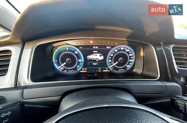 Хэтчбек Volkswagen e-Golf 2017 в 