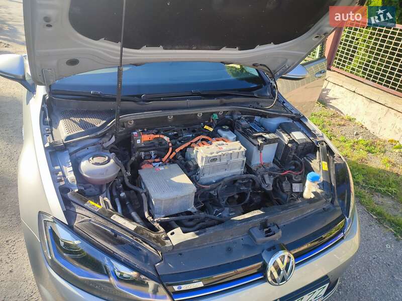 Хэтчбек Volkswagen e-Golf 2017 в Могилев-Подольске