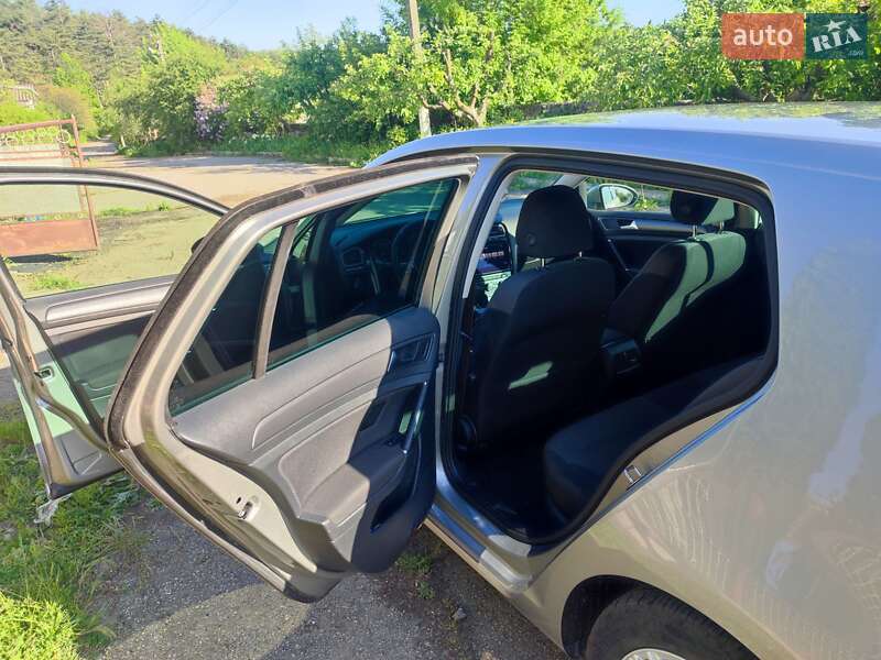 Хэтчбек Volkswagen e-Golf 2017 в Могилев-Подольске