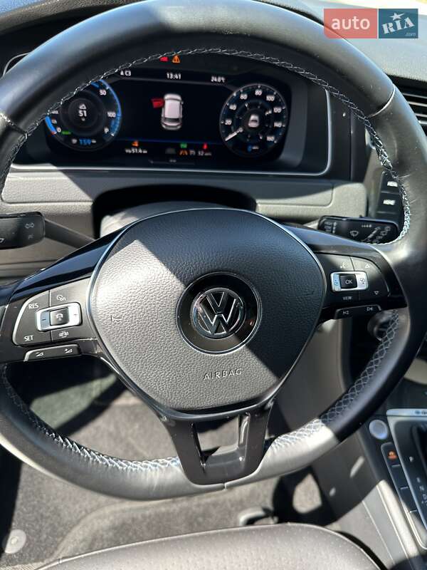 Хэтчбек Volkswagen e-Golf 2019 в Днепре