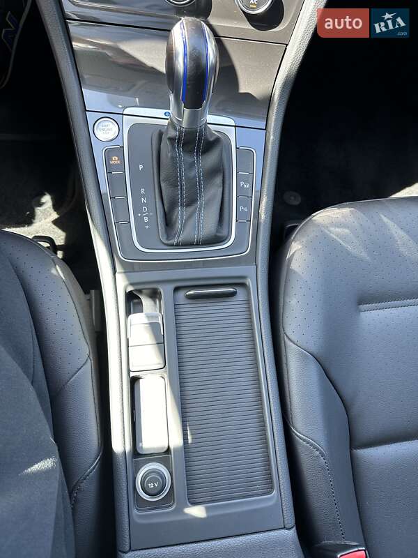 Хэтчбек Volkswagen e-Golf 2019 в Днепре