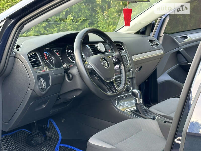 Хетчбек Volkswagen e-Golf 2015 в Рівному