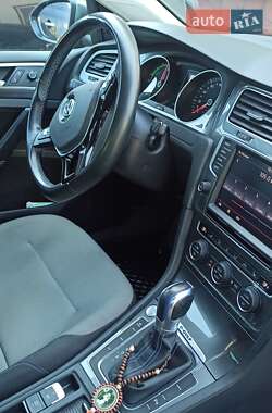 Хэтчбек Volkswagen e-Golf 2016 в Черновцах