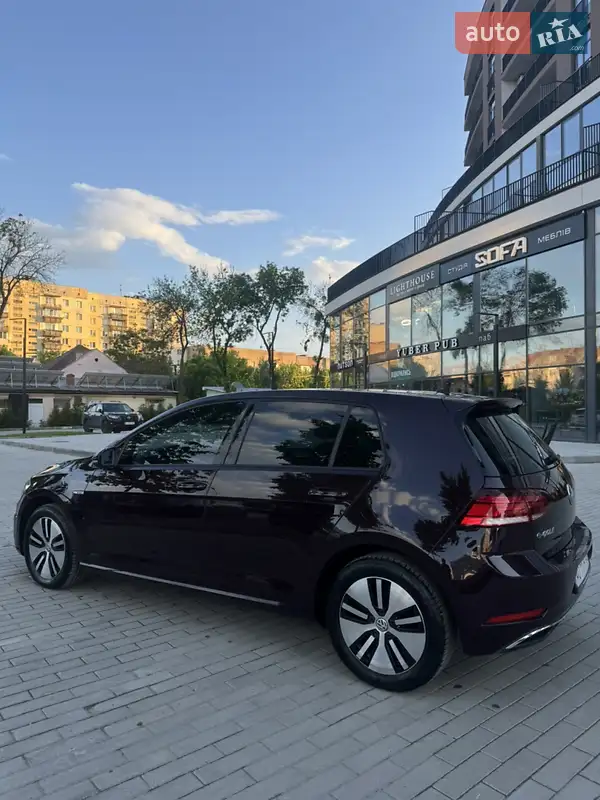 Хэтчбек Volkswagen e-Golf 2017 в 