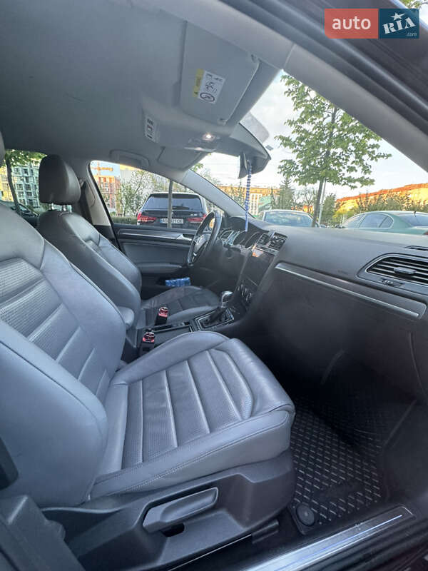 Хэтчбек Volkswagen e-Golf 2017 в Ужгороде