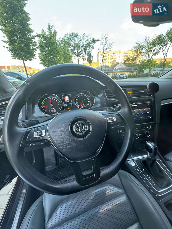 Хэтчбек Volkswagen e-Golf 2017 в Ужгороде