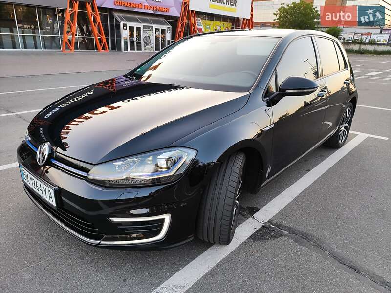 Хэтчбек Volkswagen e-Golf 2020 в Киеве