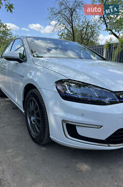 Хэтчбек Volkswagen e-Golf 2015 в Киеве
