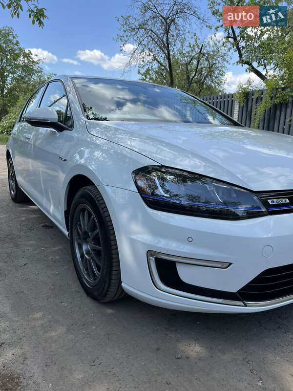 Volkswagen e-Golf 2015