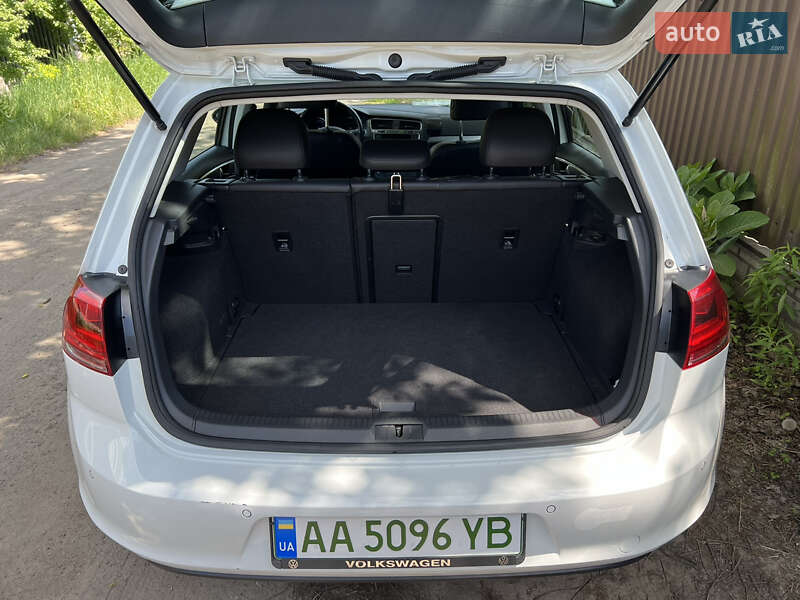 Хетчбек Volkswagen e-Golf 2015 в Києві