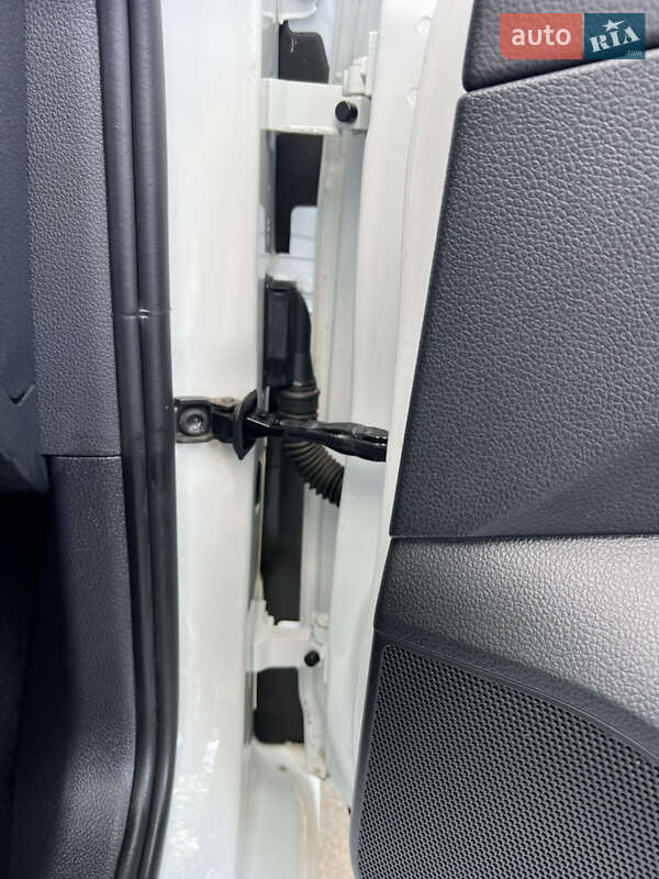 Хетчбек Volkswagen e-Golf 2015 в Києві