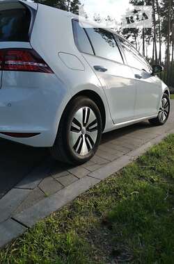 Хетчбек Volkswagen e-Golf 2016 в Житомирі