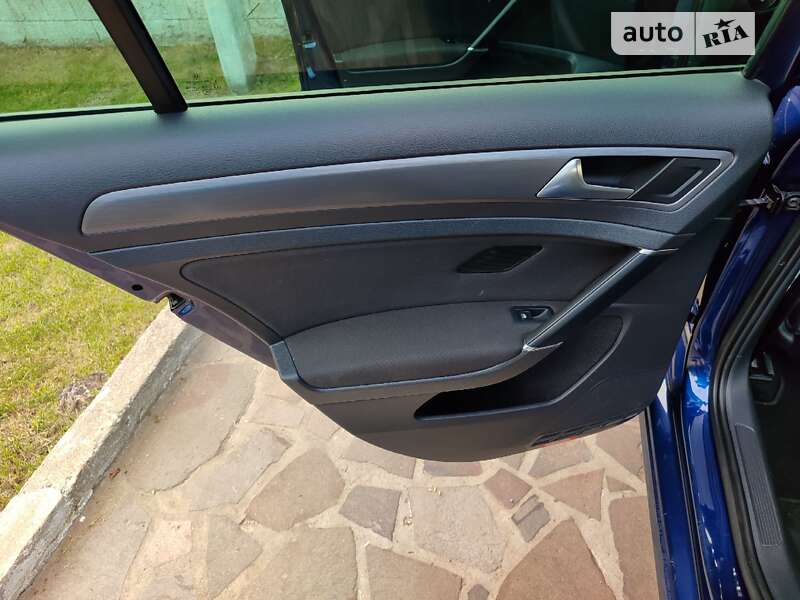 Хэтчбек Volkswagen e-Golf 2017 в Мукачево