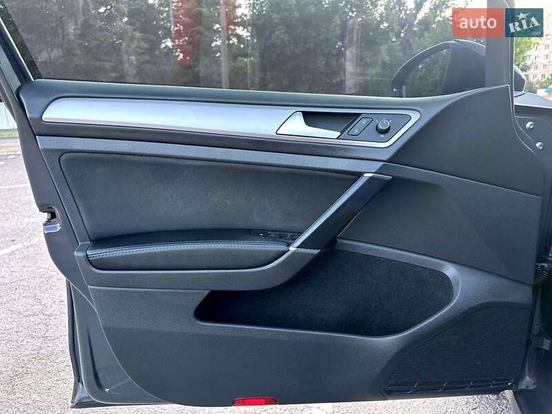 Хетчбек Volkswagen e-Golf 2016 в Кривому Розі фото 27 Хетчбек Volkswagen e-Golf 2016 в Кривому Розі