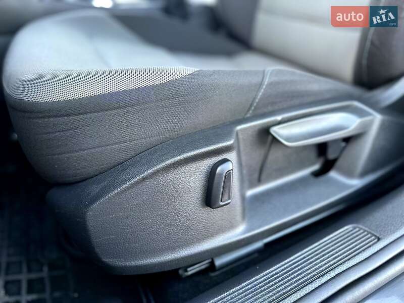 Хетчбек Volkswagen e-Golf 2016 в Кривому Розі фото 32 Хетчбек Volkswagen e-Golf 2016 в Кривому Розі