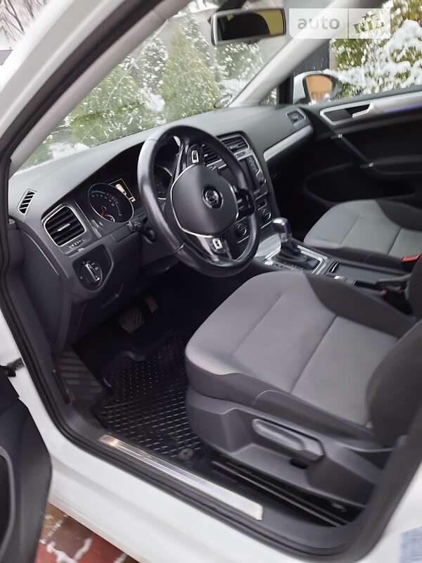 Хэтчбек Volkswagen e-Golf 2014 в Ровно