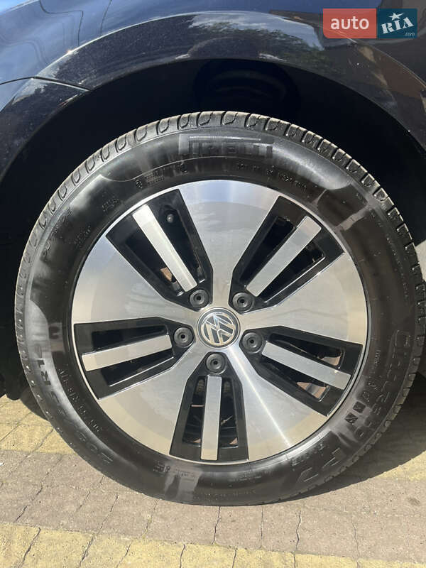 Хэтчбек Volkswagen e-Golf 2015 в Львове фото 17 Хэтчбек Volkswagen e-Golf 2015 в Львове