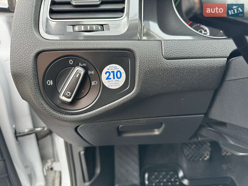 Хэтчбек Volkswagen e-Golf 2017 в Мироновке