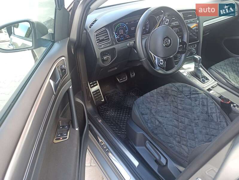 Хэтчбек Volkswagen e-Golf 2017 в Черновцах