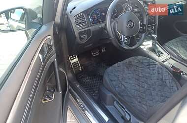 Хэтчбек Volkswagen e-Golf 2017 в 