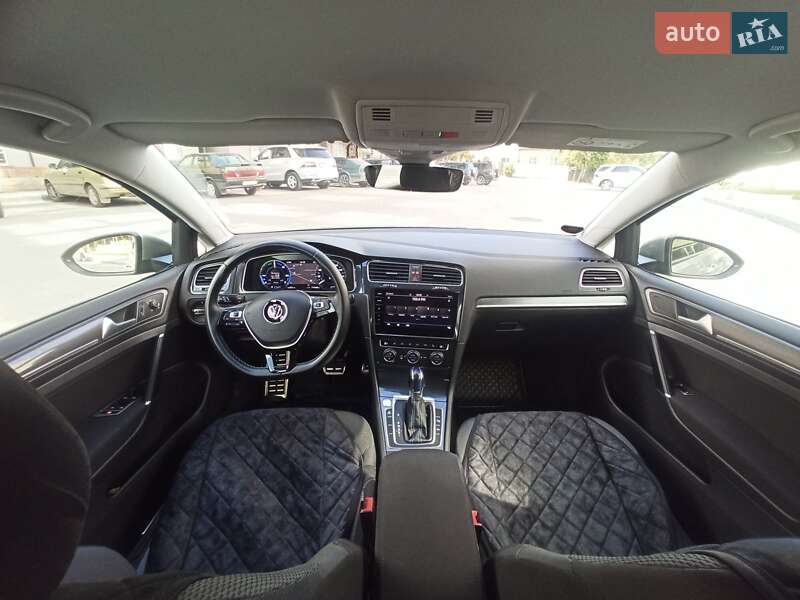 Хэтчбек Volkswagen e-Golf 2017 в Черновцах