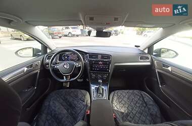 Хэтчбек Volkswagen e-Golf 2017 в 