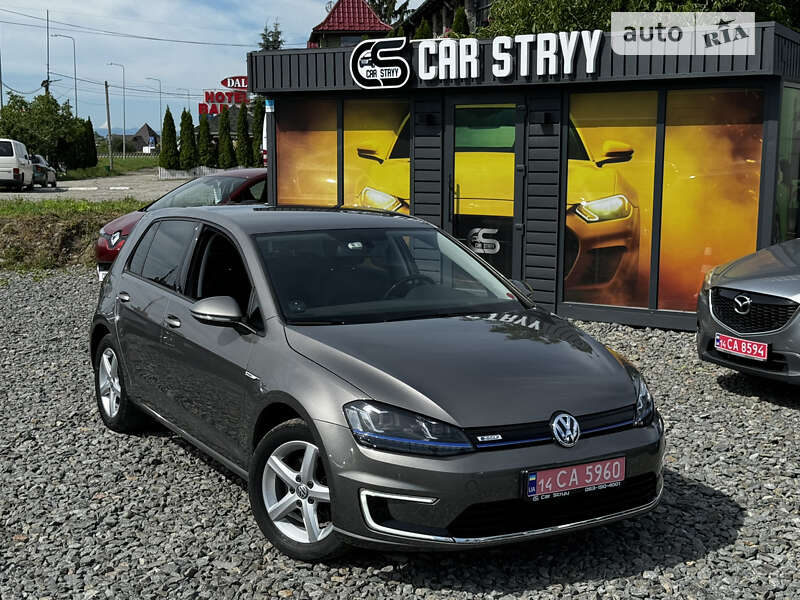 Хетчбек Volkswagen e-Golf 2016 в Стрию