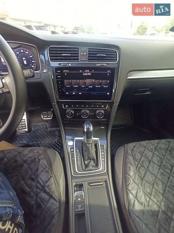 Хэтчбек Volkswagen e-Golf 2017 в Черновцах