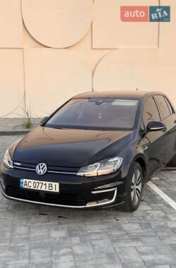Хэтчбек Volkswagen e-Golf 2017 в 