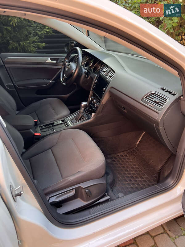 Хэтчбек Volkswagen e-Golf 2017 в Львове