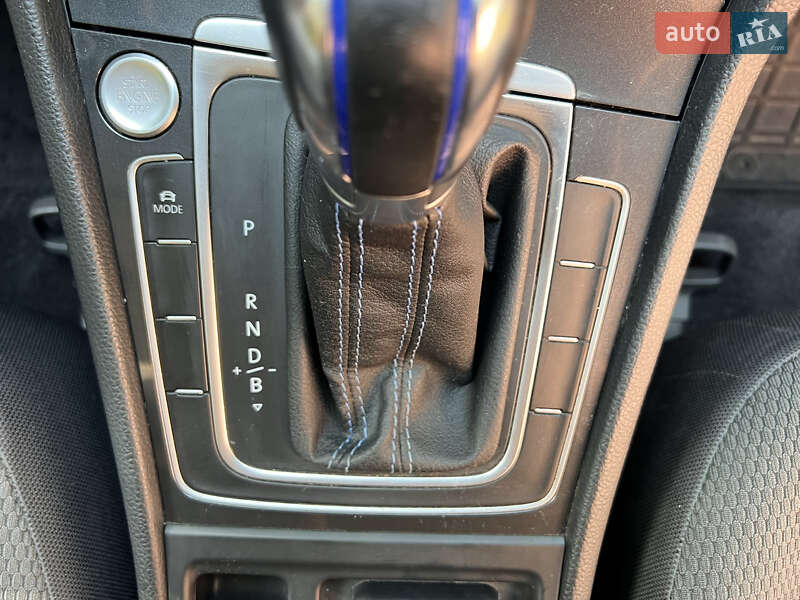 Хэтчбек Volkswagen e-Golf 2017 в Львове