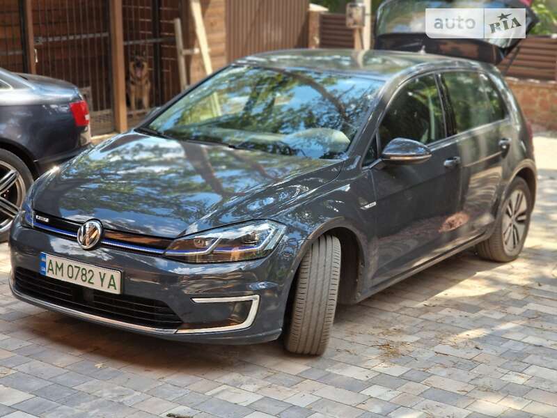 Хетчбек Volkswagen e-Golf 2017 в Ірпені