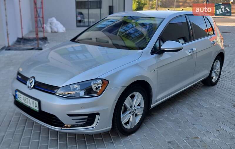 Volkswagen e-Golf 2015
