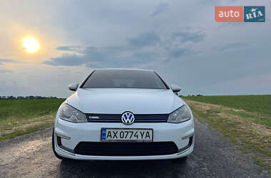 Хэтчбек Volkswagen e-Golf 2015 в 