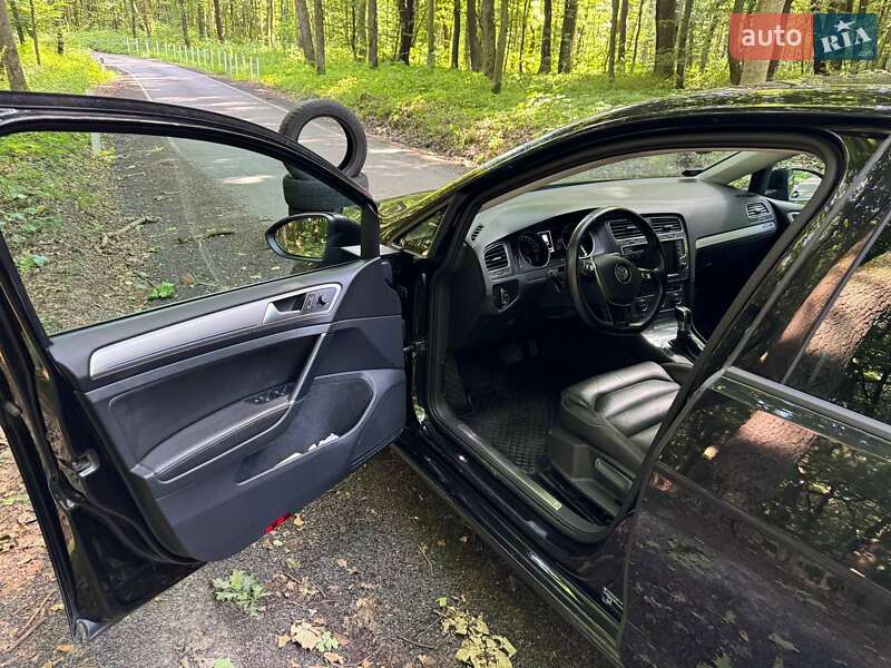 Хэтчбек Volkswagen e-Golf 2015 в Луцке