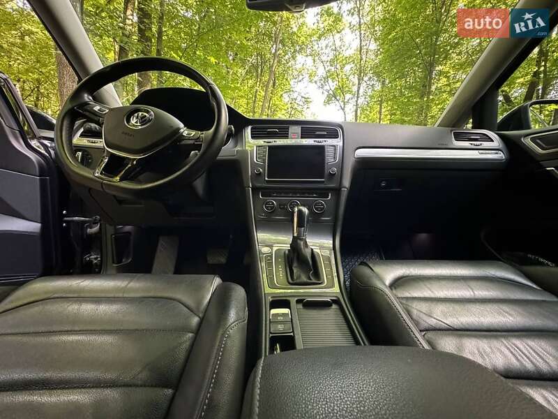 Хэтчбек Volkswagen e-Golf 2015 в Луцке