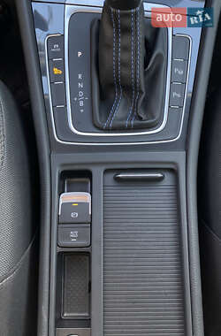 Хетчбек Volkswagen e-Golf 2019 в 
