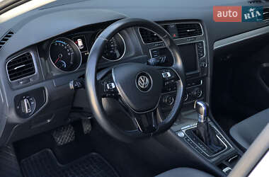 Хэтчбек Volkswagen e-Golf 2014 в 