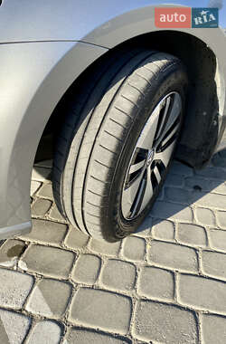 Хетчбек Volkswagen e-Golf 2015 в 