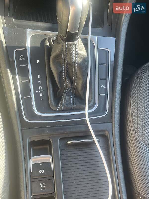 Хэтчбек Volkswagen e-Golf 2020 в Ужгороде