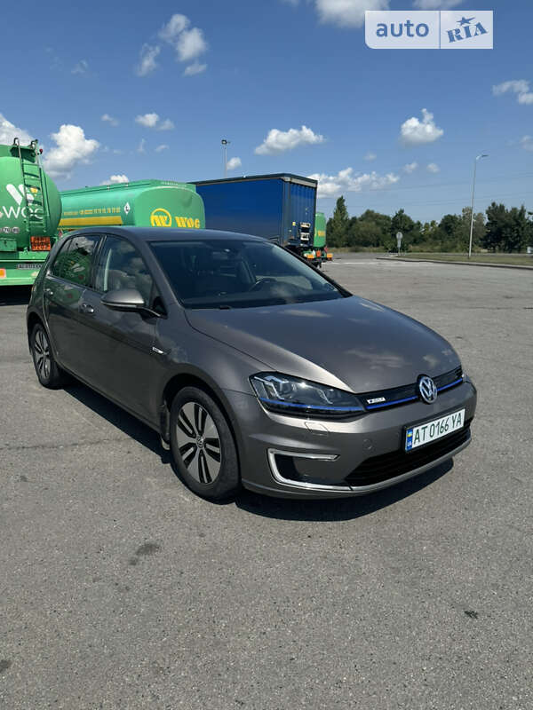 Хетчбек Volkswagen e-Golf 2015 в Тисмениці