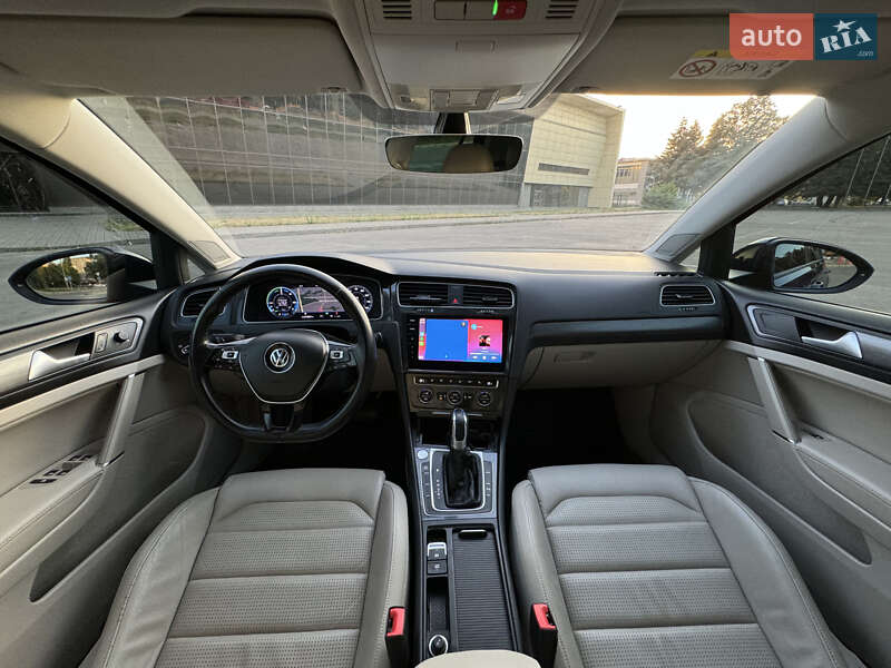 Хэтчбек Volkswagen e-Golf 2018 в Запорожье