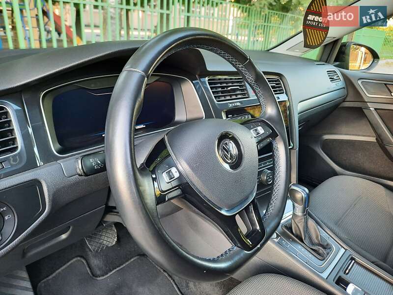 Хэтчбек Volkswagen e-Golf 2018 в Ивано-Франковске