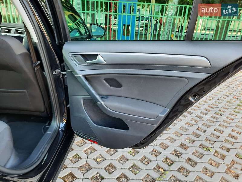 Хэтчбек Volkswagen e-Golf 2018 в Ивано-Франковске