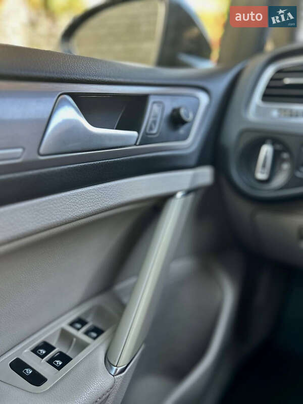 Хетчбек Volkswagen e-Golf 2015 в Дніпрі