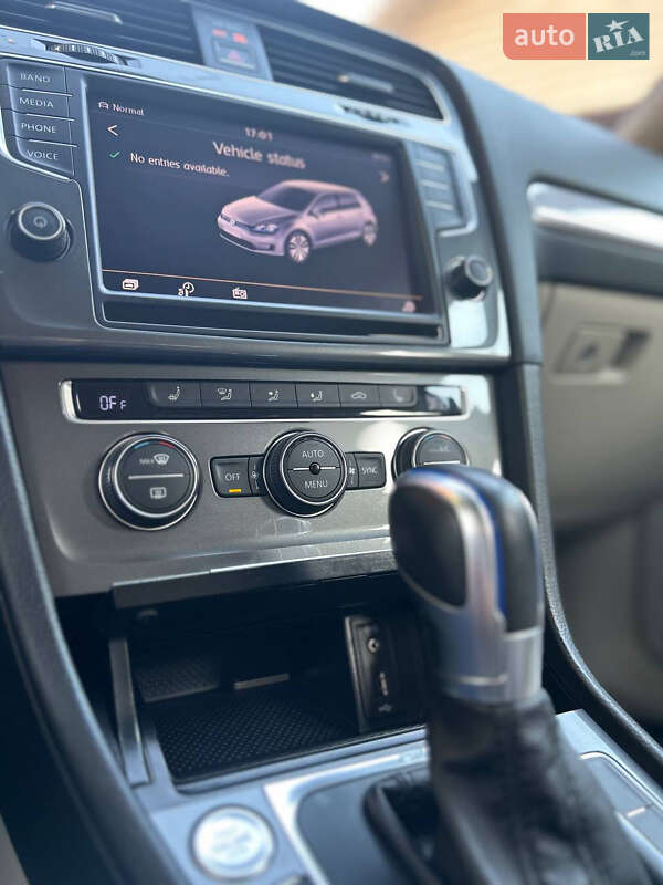 Хетчбек Volkswagen e-Golf 2015 в Дніпрі