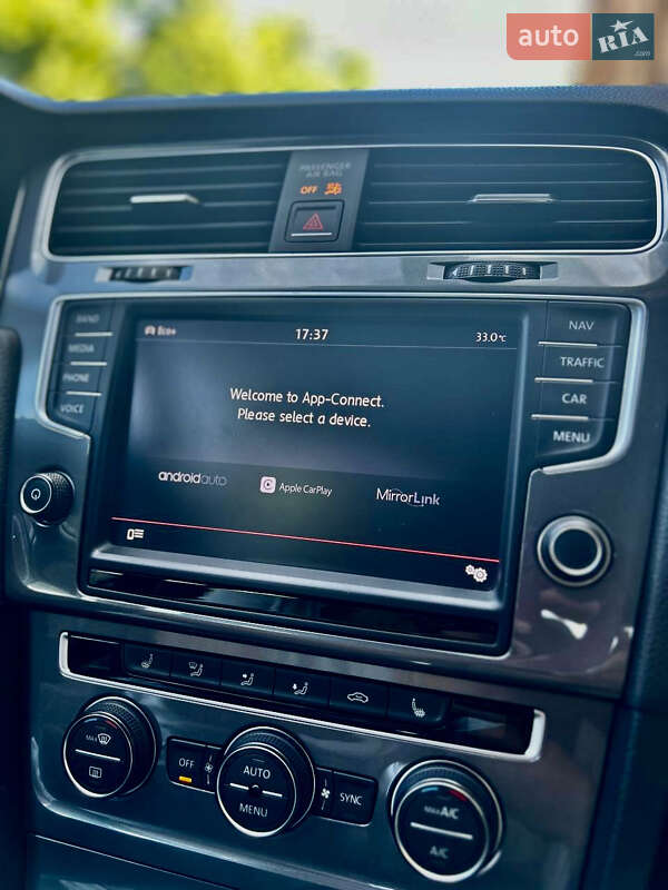 Хетчбек Volkswagen e-Golf 2015 в Дніпрі