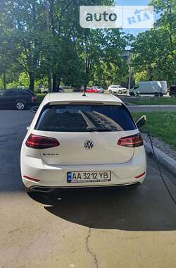 Хетчбек Volkswagen e-Golf 2019 в Києві