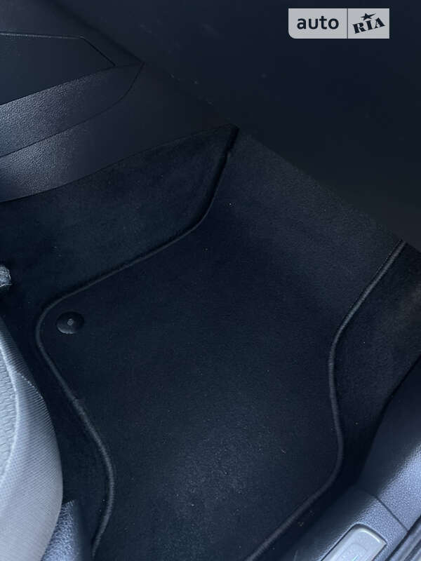 Хэтчбек Volkswagen e-Golf 2018 в Черновцах фото 7 Хэтчбек Volkswagen e-Golf 2018 в Черновцах