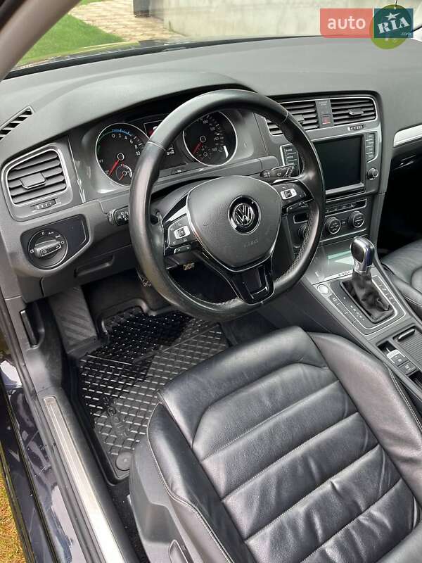 Хэтчбек Volkswagen e-Golf 2015 в Рожнятове